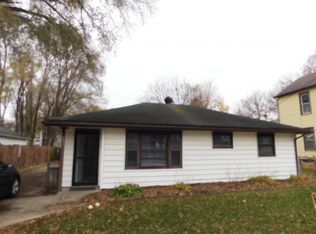 421 W Cottonwood St, Freeport, IL 61032