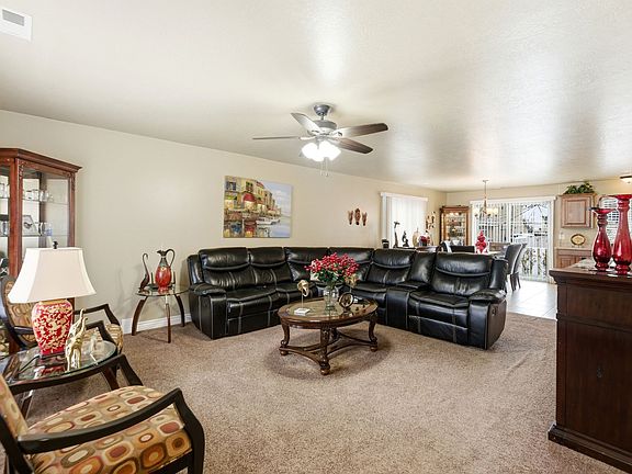 3rd image of 602 Ridge Place Dr