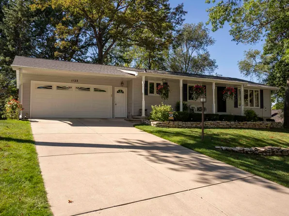 1123 Saint Charles Dr, Green Bay, WI 54311