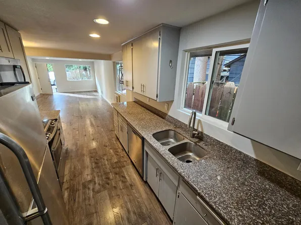 64 3rd Ave NE #A, Issaquah, WA 98027
