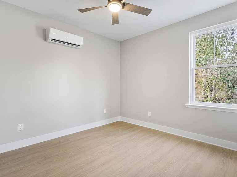 2028 Arbutus Ave — Photo 14