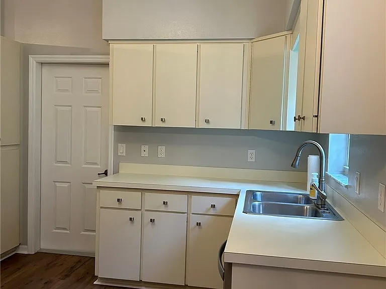 6821 E Queensbury Ln — Photo 2