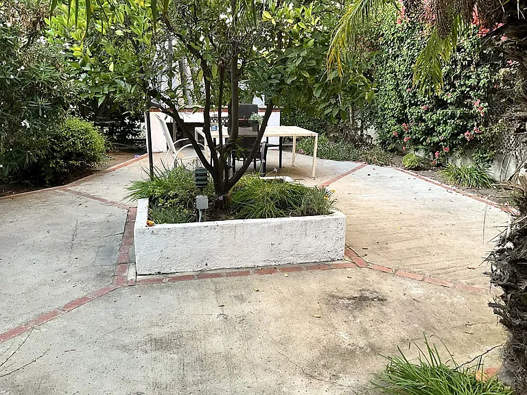 10814-10818 Blix St #10814-814-B2 — Photo 25