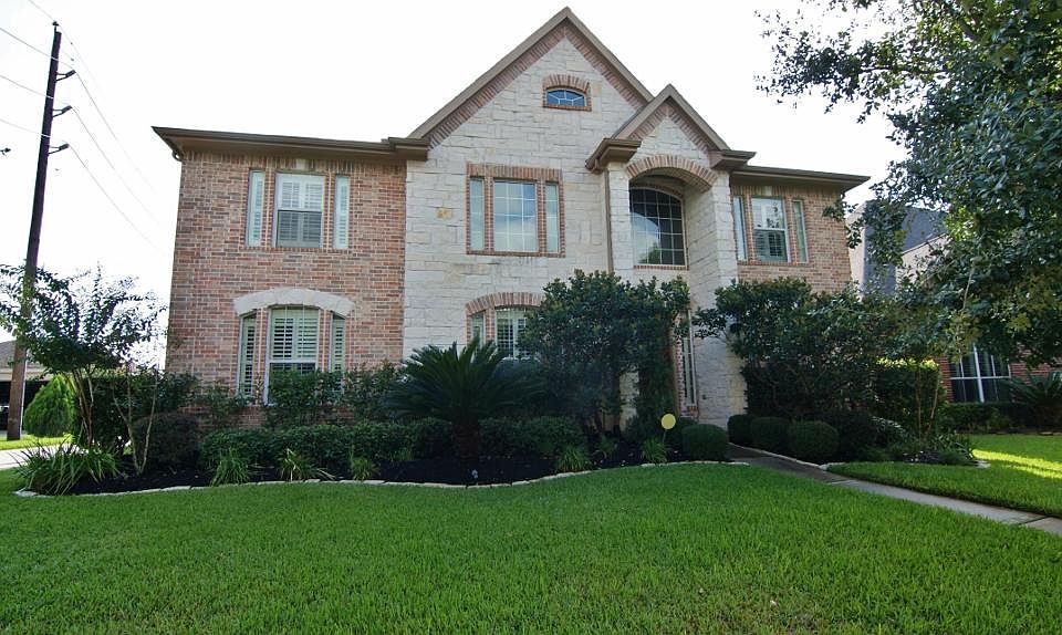 Welcome to 14415 Brentshire Ln. located in Champions Forest.
