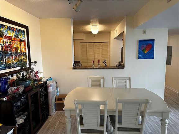 3rd image of 529 E Sheridan St #3081