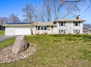 8605 Poplar Bridge Curv, Bloomington, MN 55437