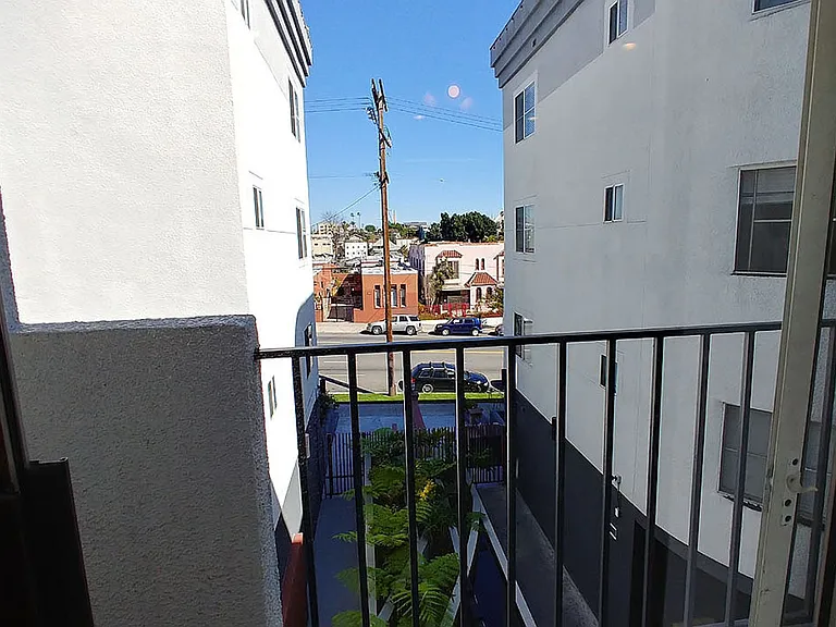 Villa De Adel Apts — Photo 91