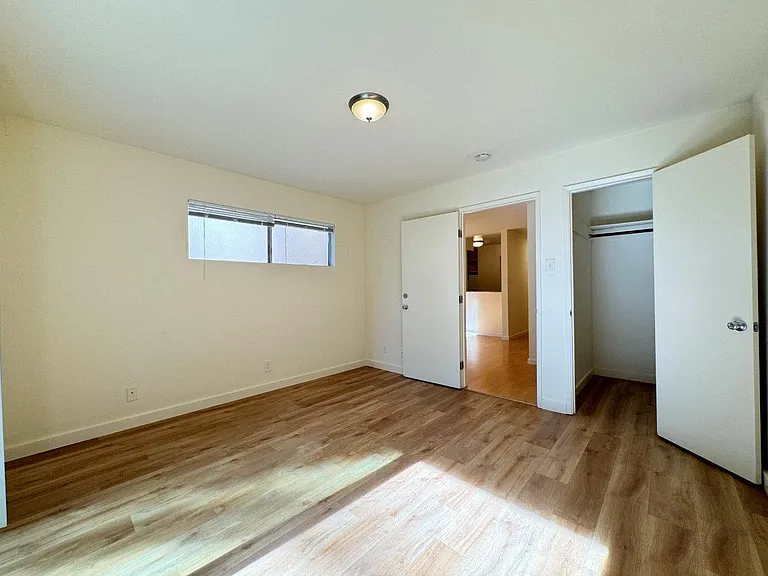 1555 Oxford Street — Photo 36