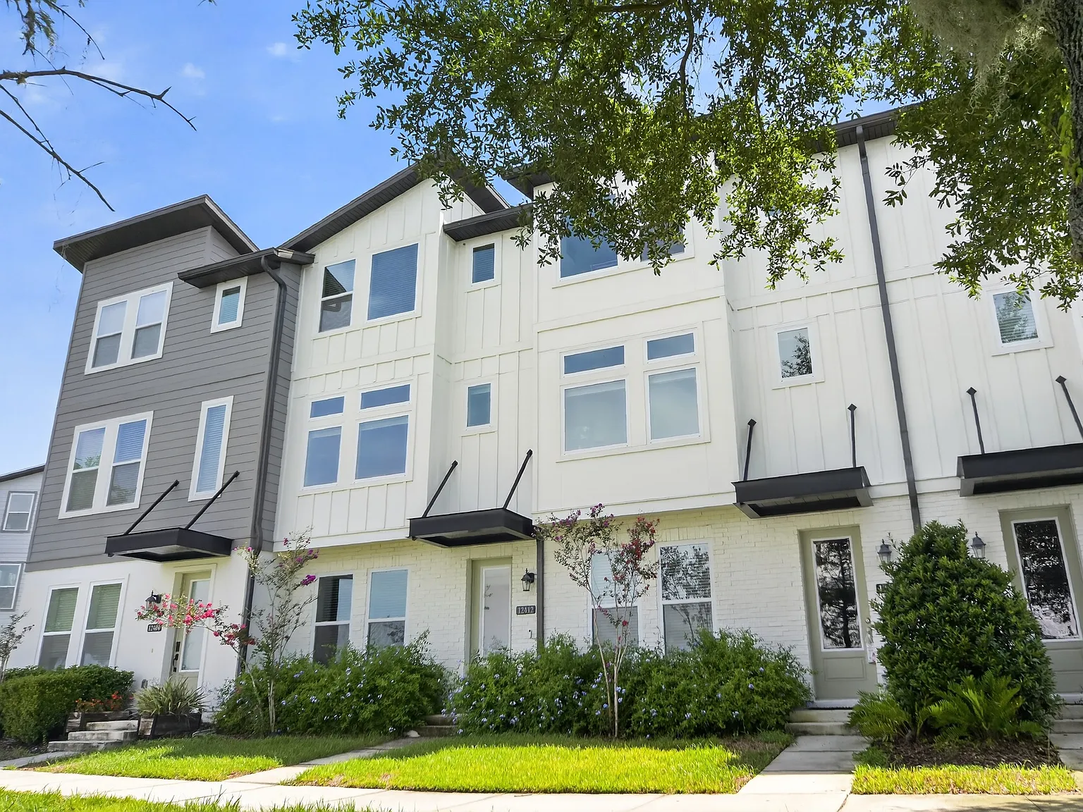 3 bed, 3.5 bath, 2037 sqft, $3,500 — Photo 3