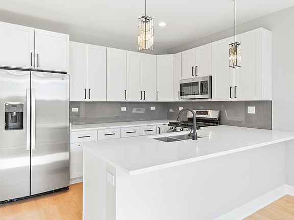 3rd image of 6639 S Langley Ave #1