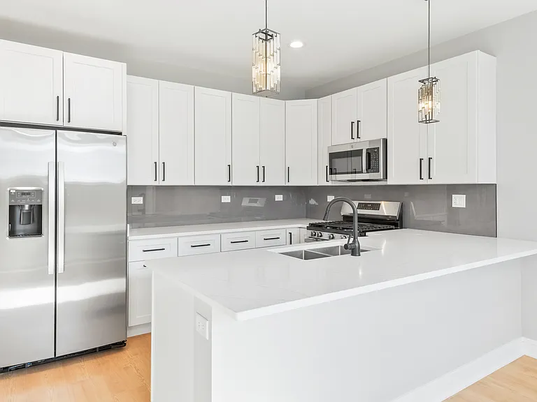 6639 S Langley Ave #1 — Photo 2