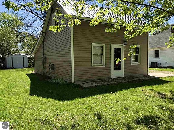 2nd image of 204 N Huron St