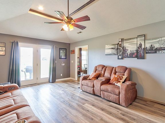 3rd image of 418 W Pinewood Ct