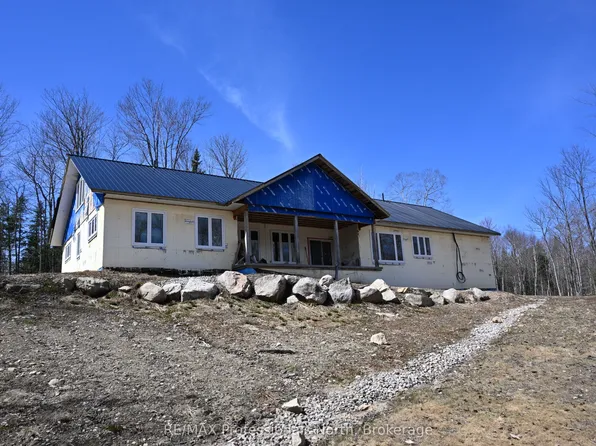 121 Loon Lake Rd, Magnetawan, ON P0A 1Z0