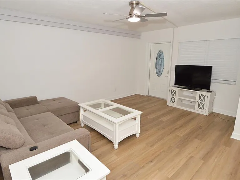 4700 Cove Cir #107 — Photo 15