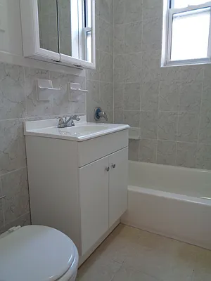 Rented by Zikos Realty Services | media 11