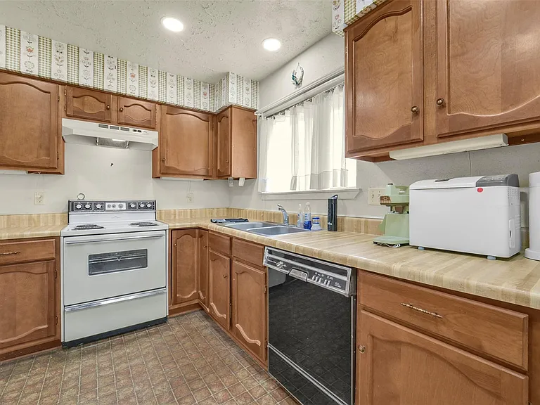 16323 Summer Dawn Ln — Photo 14