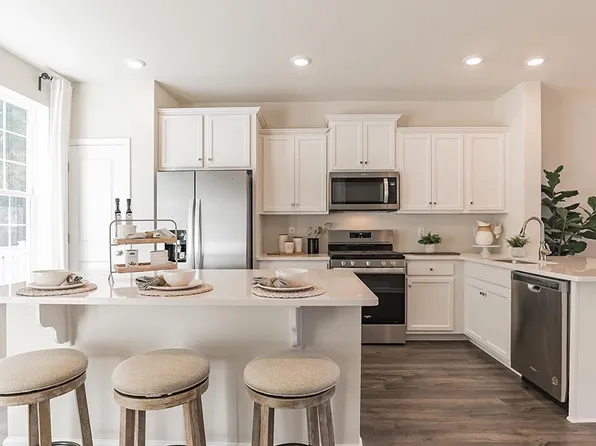 499 N Palace Dr, Glassboro, NJ 08028