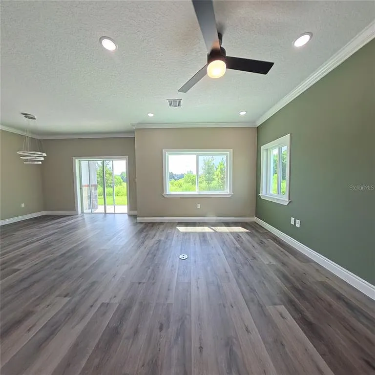 4 bed, 2.5 bath, 2250 sqft, $2,550 — Photo 4