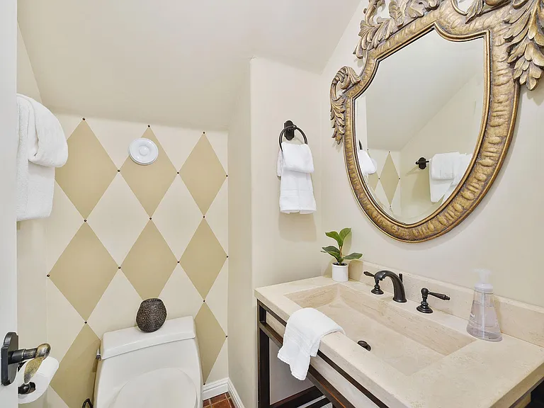 1201 University Dr — Photo 8