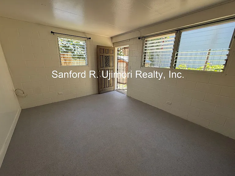1718 Colburn St — Photo 2