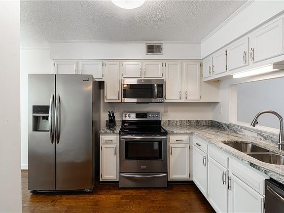2nd image of 5900 Grelot Rd APT 402