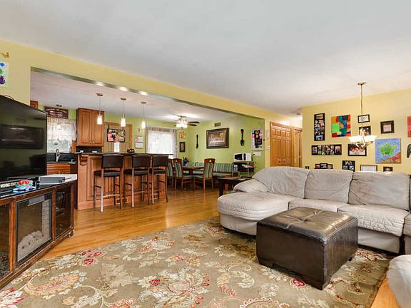 5th image of 560 Figard Ln