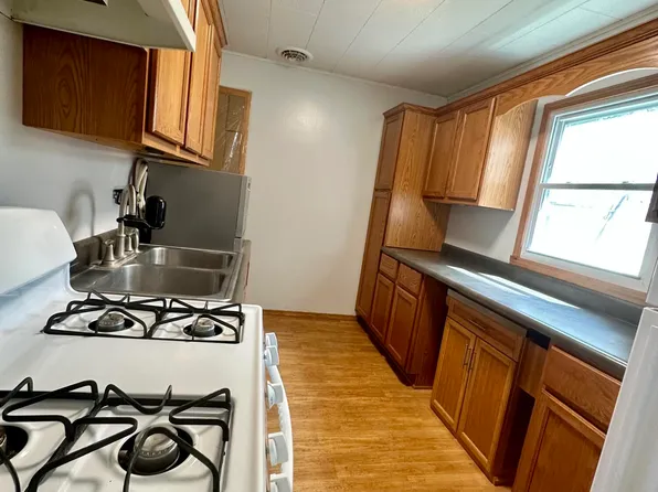 402 Parkside Ave, Valparaiso, IN 46383