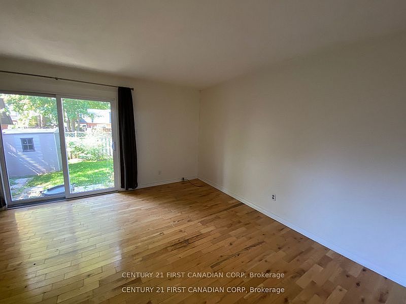 London Townhouse for rent - 3 Bedrooms — photo 17