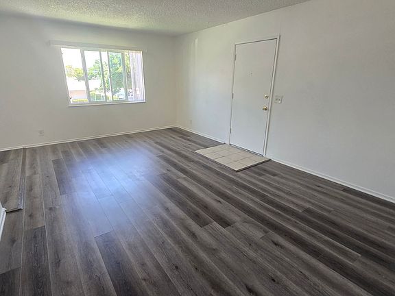 2nd image of 2530 & 2602 S Rosewood Ave #D-2602