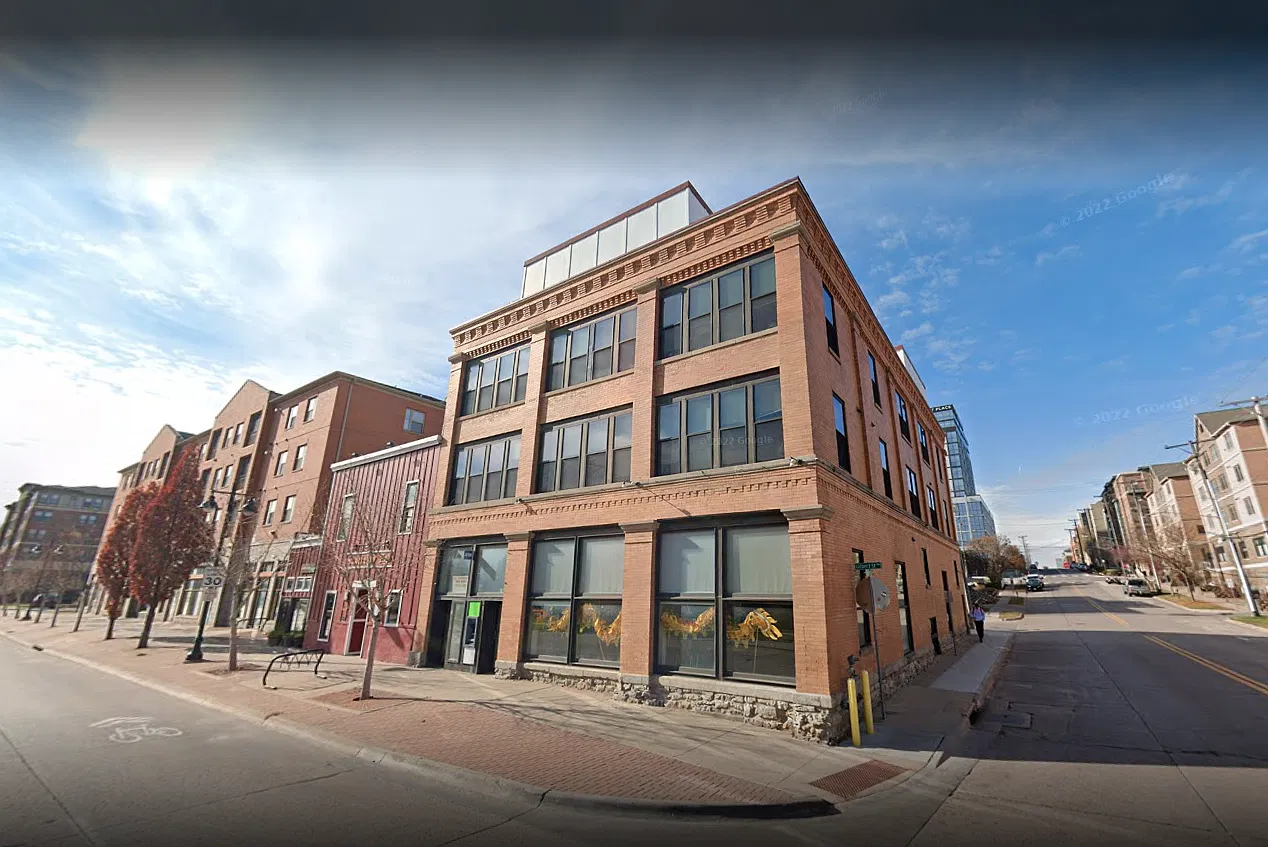 401 S Gilbert St — Photo 1