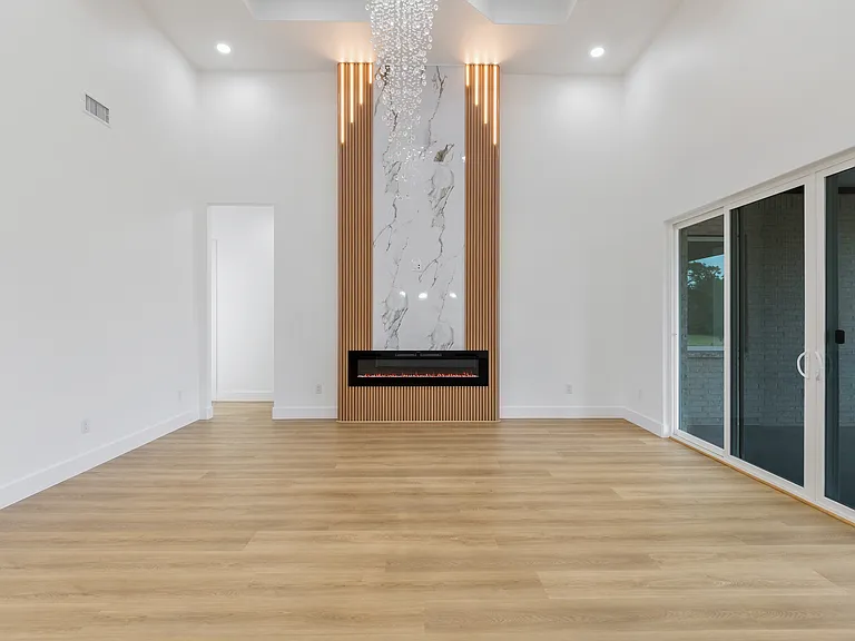 1001 Henry Way — Photo 3