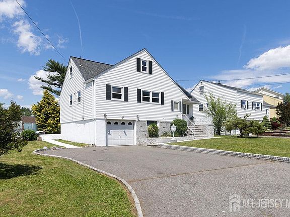 2nd image of 19 Jonquil Cir