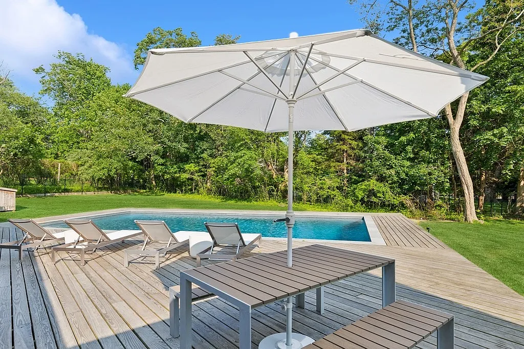 Stylish Retreat Just outside of the Village — Photo 3