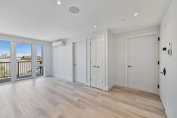 Living room, photo 1
