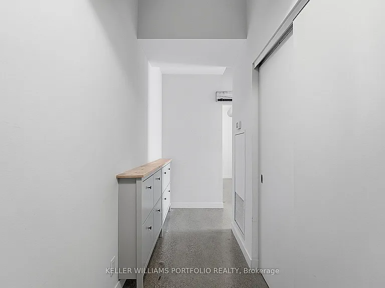 569 King St E #407 — Photo 2