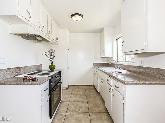 013-Kitchen-702113-mls