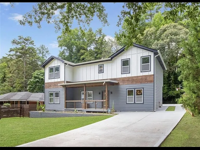 2039 Glendale Dr — Photo 3