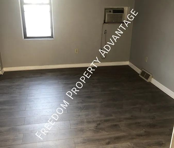129 S 17th St #2 — Photo 9
