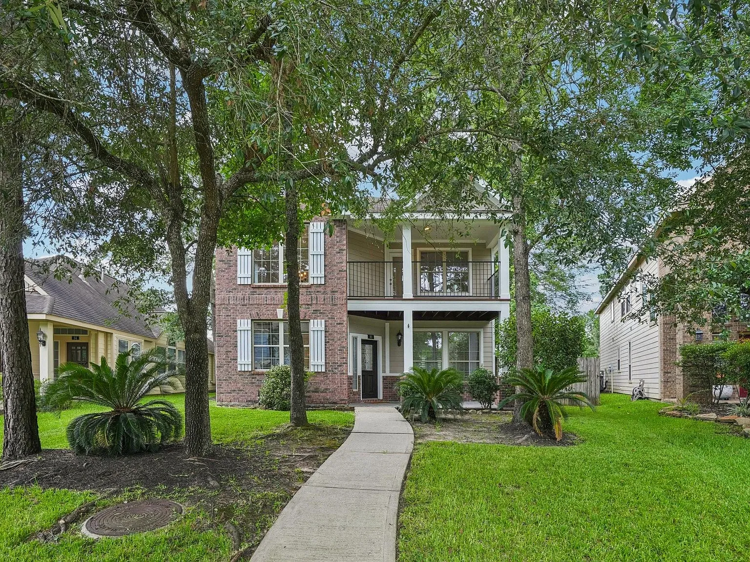 4 bed, 2.5 bath, 2490 sqft, $3,200 — Photo 2