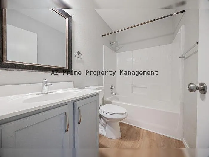 1710 E Oakland St — Photo 18