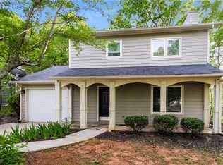 325 Springlake Dr, Lawrenceville, GA 30046