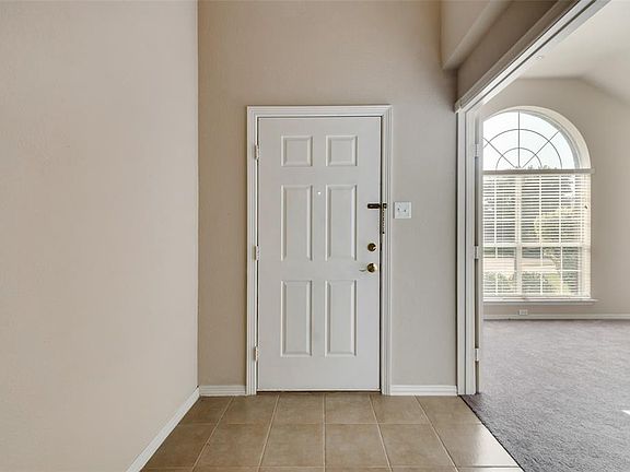 4th image of 733 Twin Valley Dr