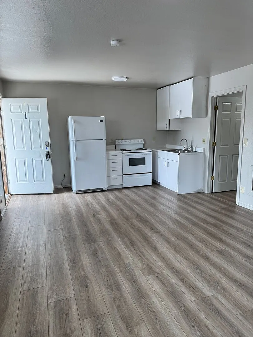 49 E Main St — Photo 2