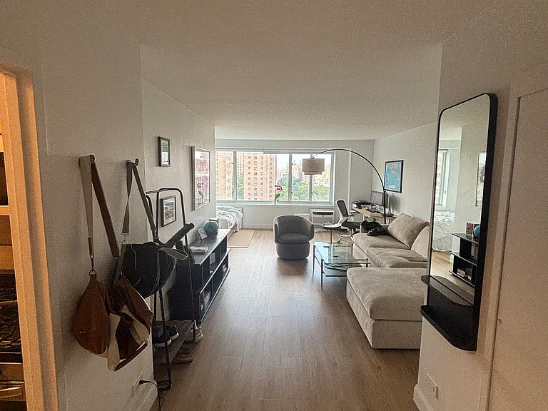 392 Central Park W #15G — Photo 1