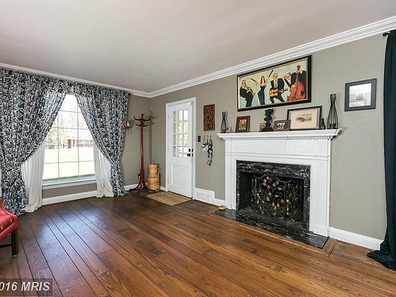 5th image of 3901 Essex Rd