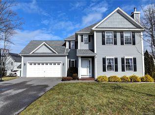 29 Royal Oaks Ave, East Hampton, CT 06424