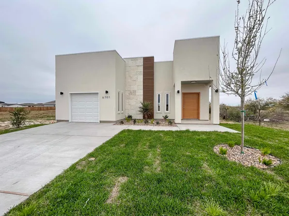 6701 El Jinete Dr, Laredo, TX 78043