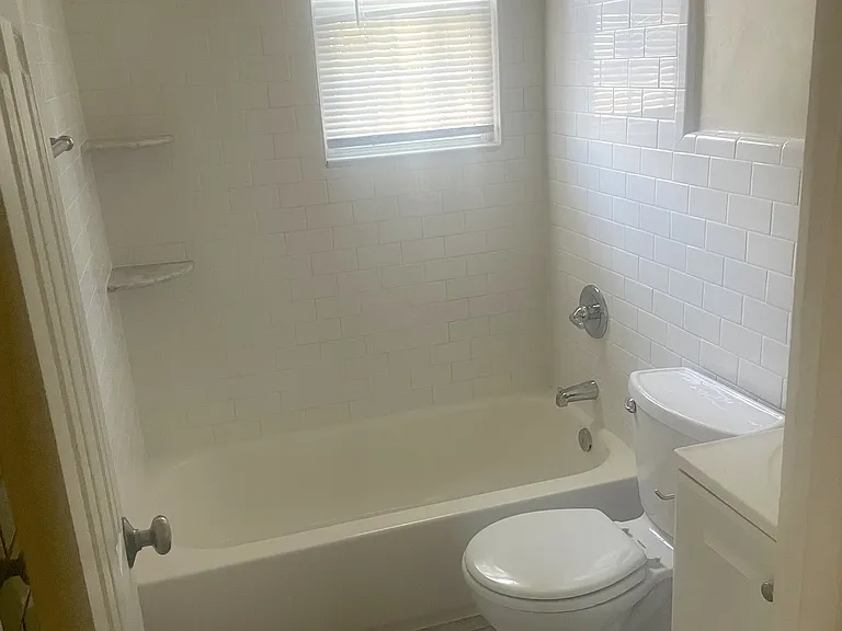 Swansen Apartments — Photo 14