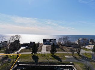 846 S Lakeshore Dr #3, Ludington, MI 49431
